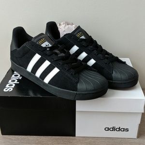 NWT Adidas Black "black" and White skater sneakers